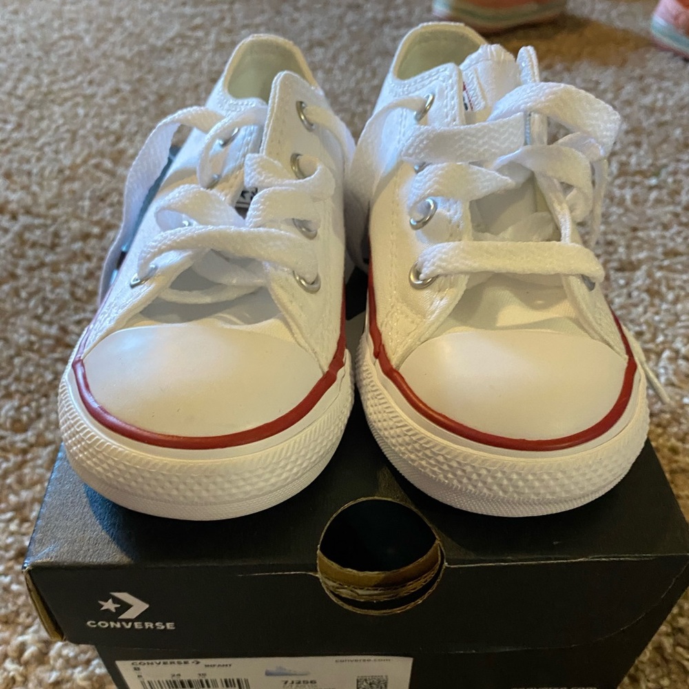 **BRAND NEW** white converse